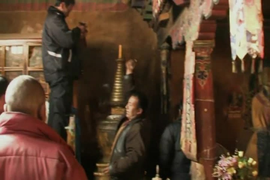Cover image for A Year in Tibet : Monks Behaving Badly
